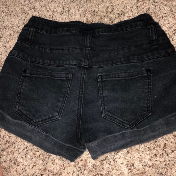 Shorts - Picture 2 of 4